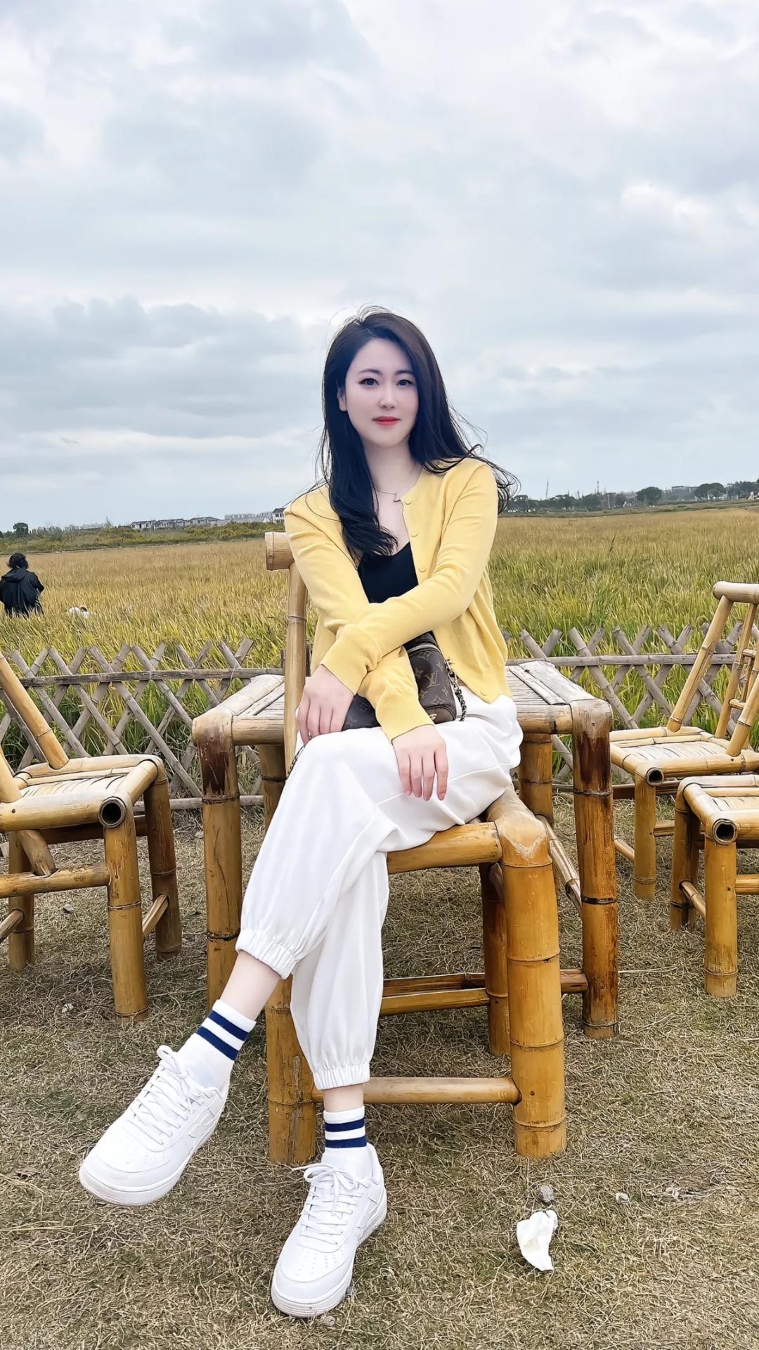 小小日子，开心就好！什么样的穿搭可以成为气质女神?女生怎么穿搭会看上去很优雅