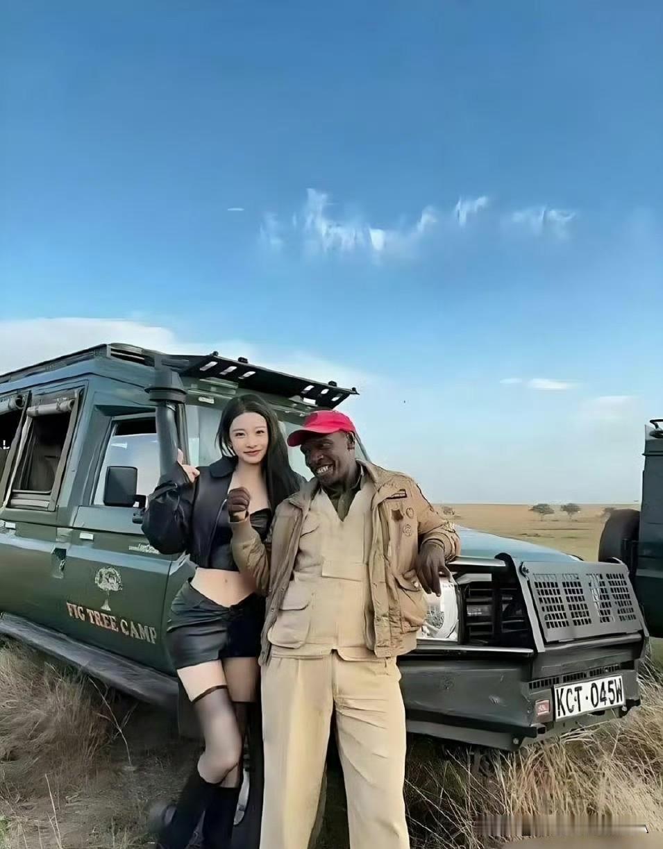 根据图片的揣测这位女子应该是自驾游的某处！又或者是旅行在国外的某处看照片中的人应