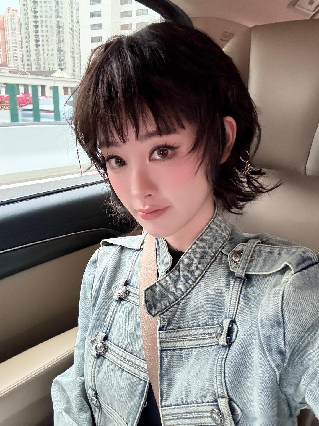 祝绪丹做的小猫妆。太可爱了！😍​