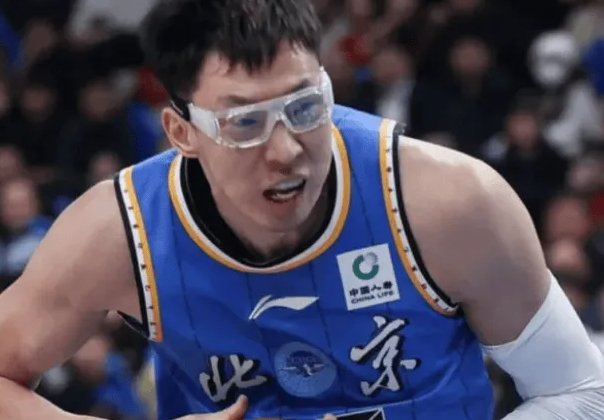 周琦的特殊体质：CBA赛场上的高薪‘易疲’明星