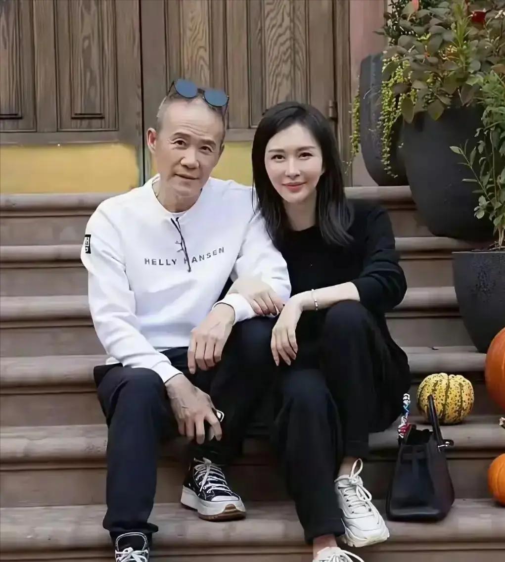 田朴珺可能到最后都没想明白，王石只是老了，不是傻了，她以为自己学的是邓文
