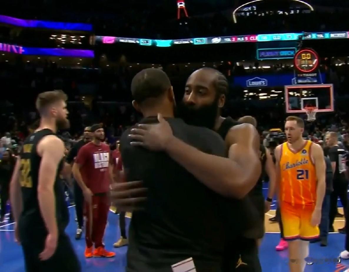 尊重！黄蜂主帅查尔斯李谈哈登：“哈登确实让这支骑士队变得更强。”“我们今