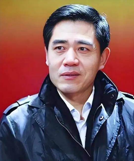 2015年鲁豫一句话让全场静了，她笑问陈宝国拍戏赚那么多，能否借点钱花？结果陈宝