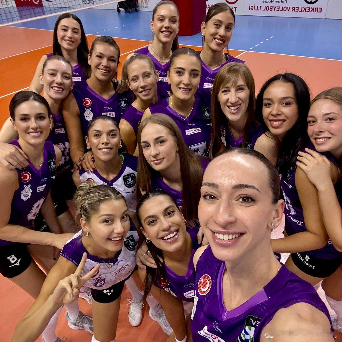 【土超女排】第八轮，泽仁体育女排横扫贝西克塔斯豪取5连胜-✅3-0胜尼吕