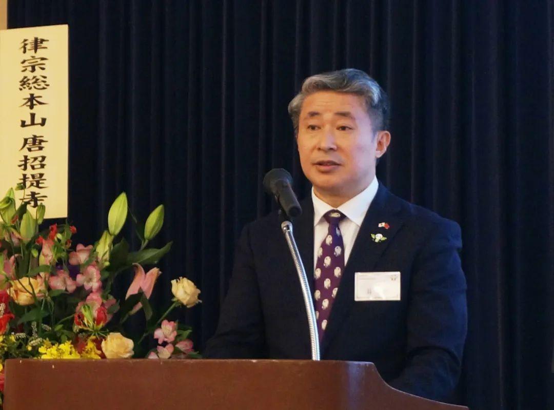 中国驻大阪总领事薛剑再对日本表态。薛剑称：“日本民众长期被困在片面破碎且消极