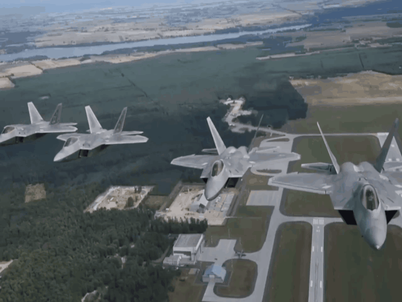 F-22，禁止退役嘟！国会下了死命令，不到2032，不得退役。空军刚提了一嘴，总