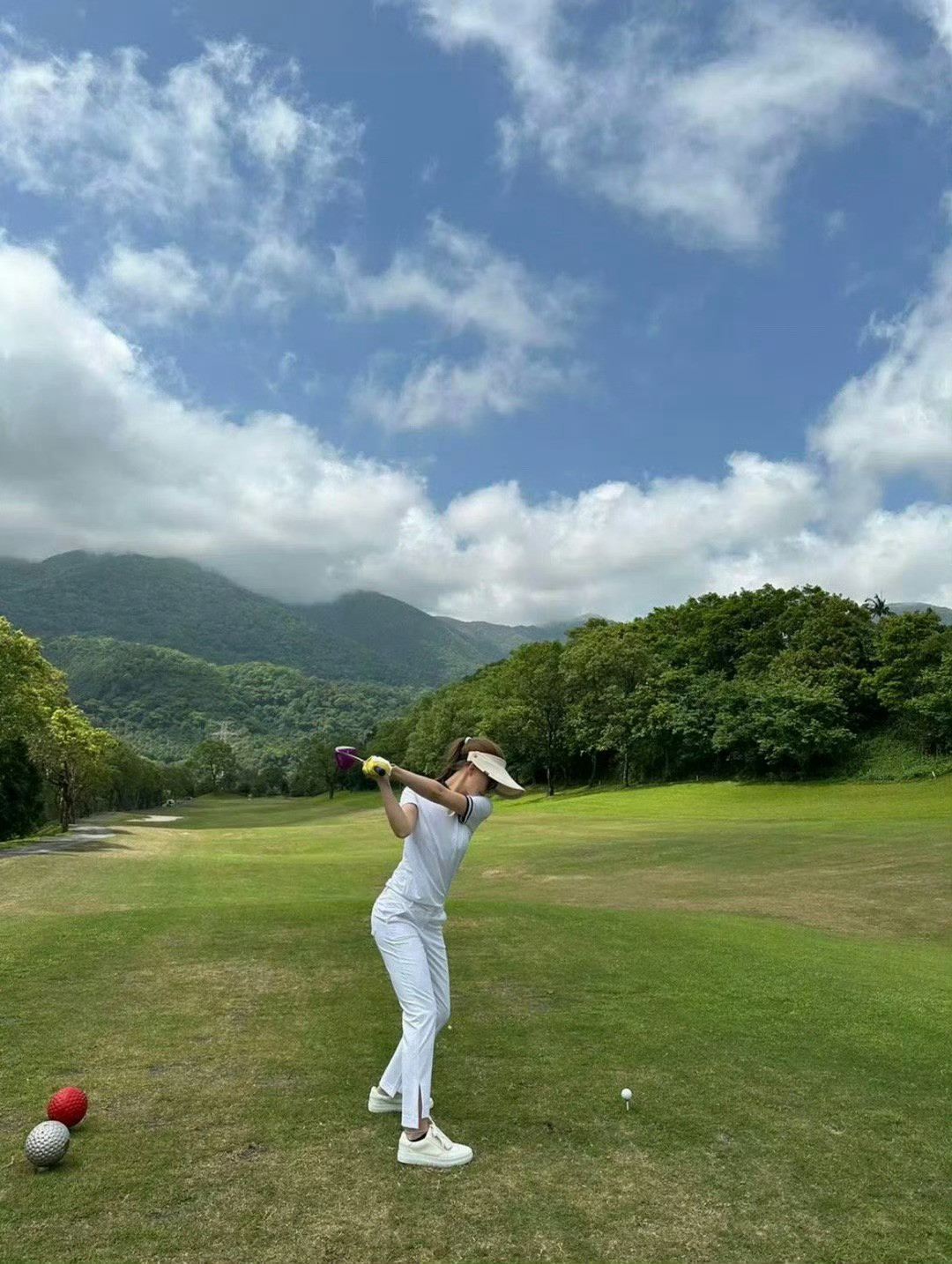 又是带老婆打高尔夫的一天