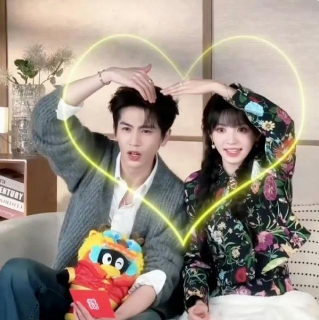 张凌赫和田曦薇经纪人肯定是私下和解了《逐玉》开播之前，张凌赫和田曦薇离婚感很重