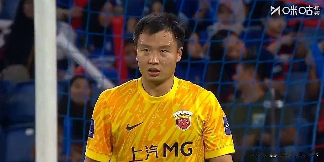 哎哟喂，这个半场把陈威累死了，要不是陈同学超常发挥，海港不知道丢几个球了....