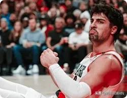 开拓者133:138不敌独行侠，来看看这3位核心打了多少铁1、得分后卫夏普，