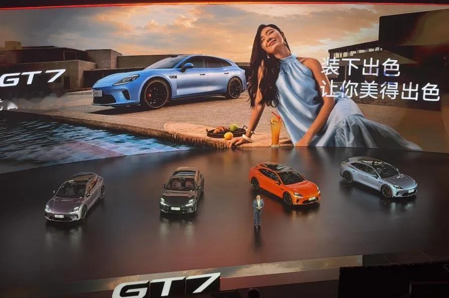 中国顶尖的十大科技公司：第1名，华为，总部深圳；第2名，DeepSeek，总