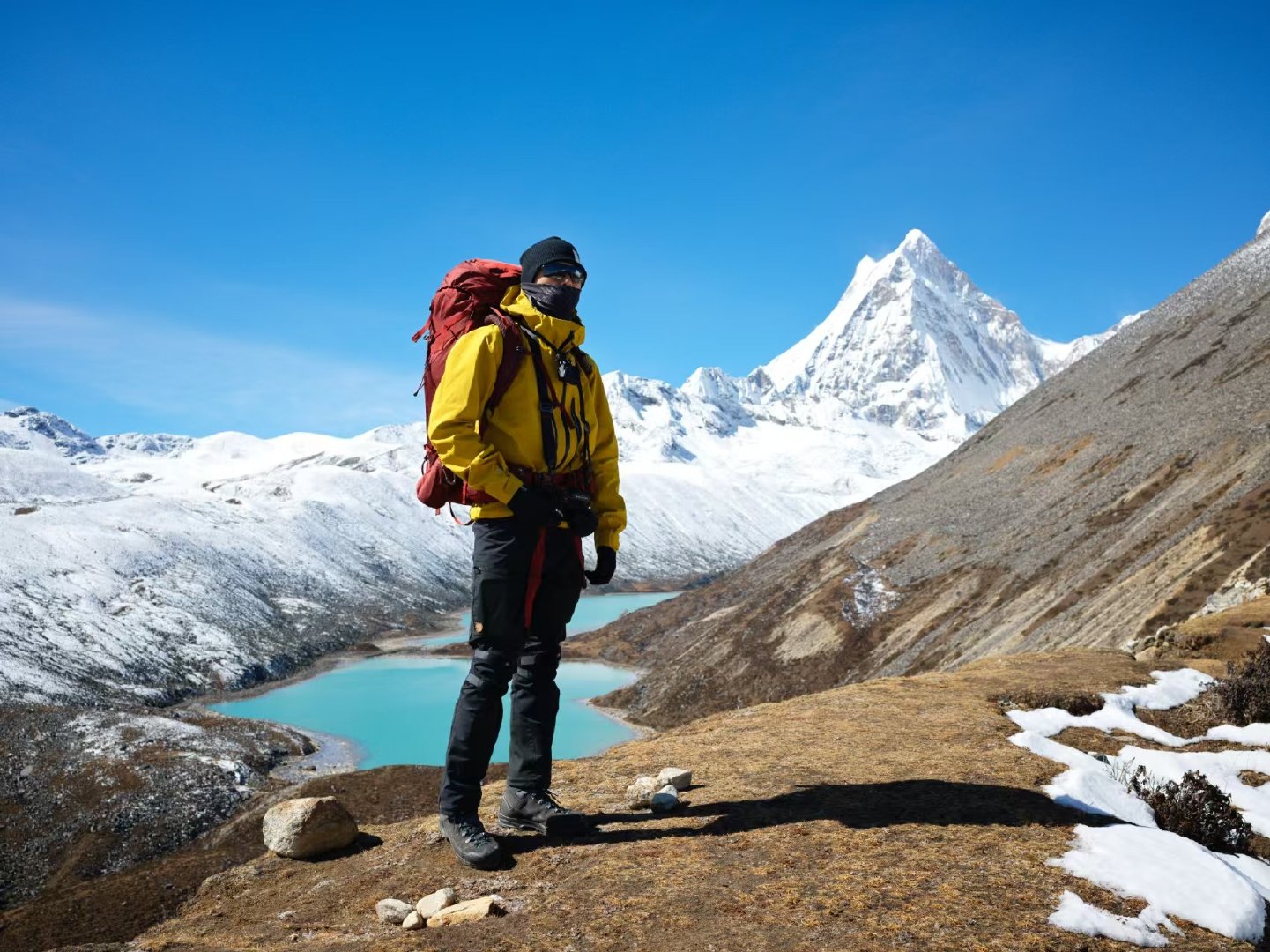 李现说我猜你们在等这组图李现雪山徒步plog好酷这组图，终于等到了！