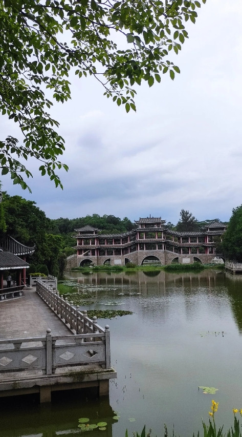 发现了没，年轻人不想结婚的原因，其实很简单，就是害怕降低生活质量。一个人