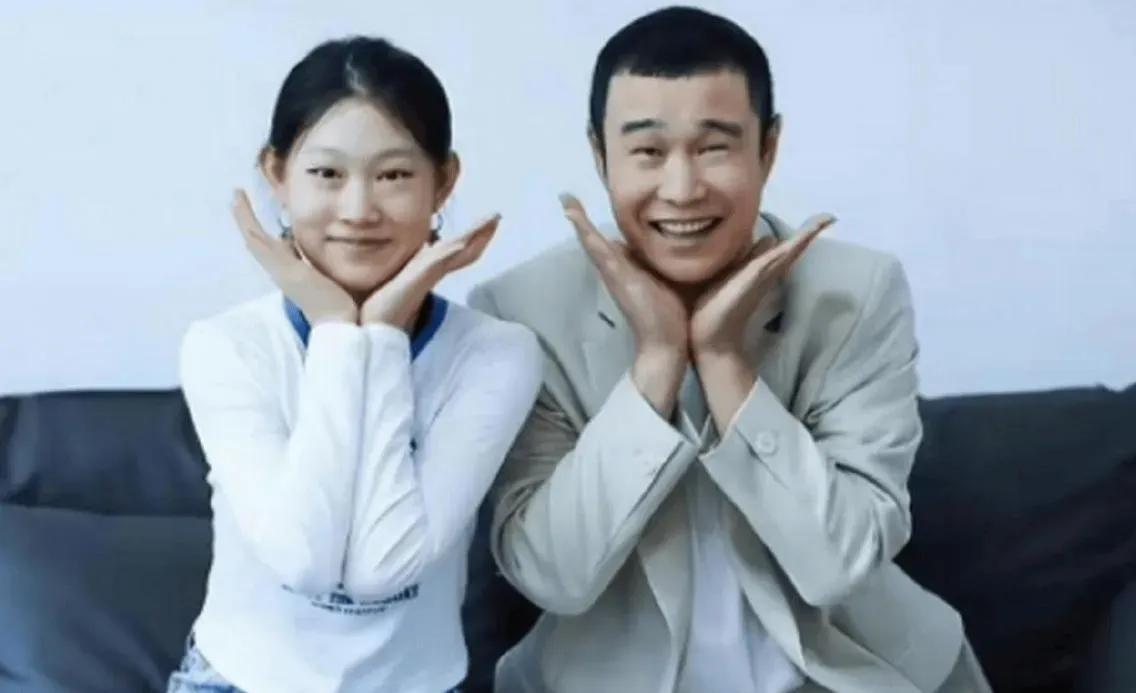 有位网友提了个灵魂问题：小沈阳女儿不上学了吗？是的，小沈阳女儿才18岁，正是上高