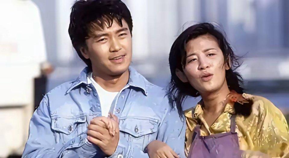 当年香港很多人吐槽周星驰，记者问吴君如，怎么看？吴君如回应：他脾气差、很难合作。