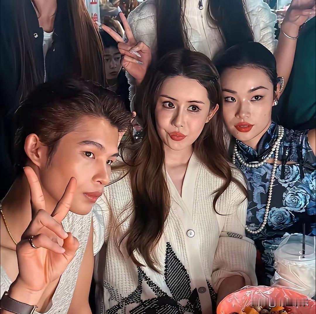 韦‌‌雪本‍人比直‌‏‌播﻿‌‌间里显老‌不少啊！