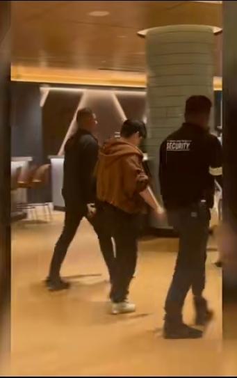 3月2日，WTT新加坡大满贯收官后，孙颖莎、王楚钦随国乒大队启程飞回北京，两人在