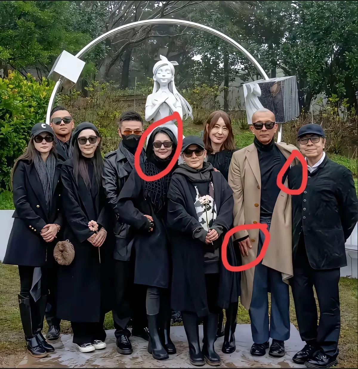 大s的雕像吵的热闹我也就仔细来看看，确实发现不少疑问两张照片里面，我就发现了