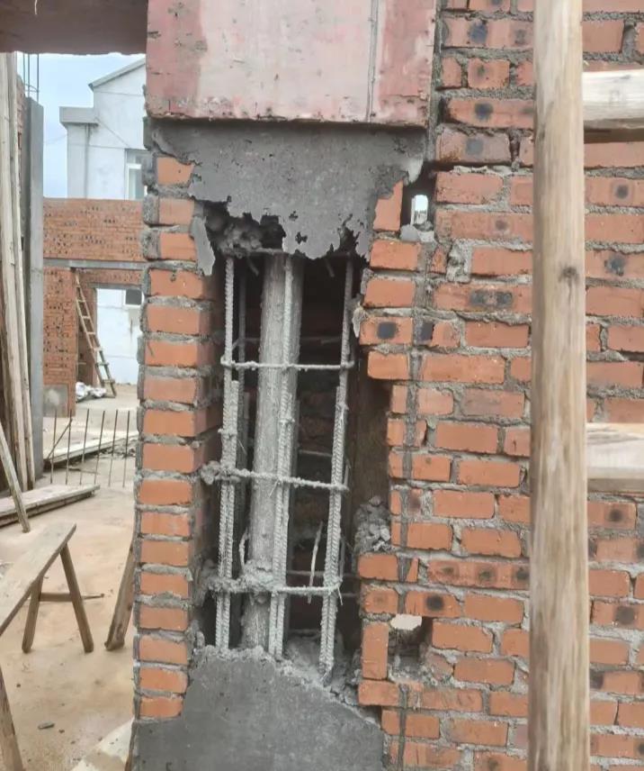 自建房这个柱子没震好，直接灌水泥可以吗？