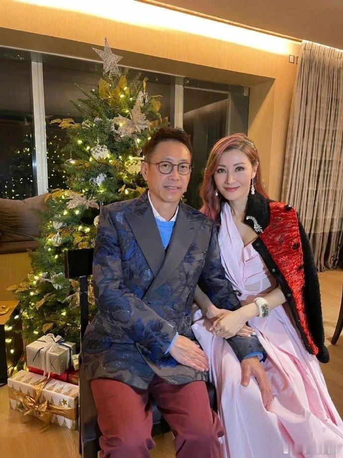 中间这位是谁？她气质居然比旁边的林青霞还要吸引人！​​​
