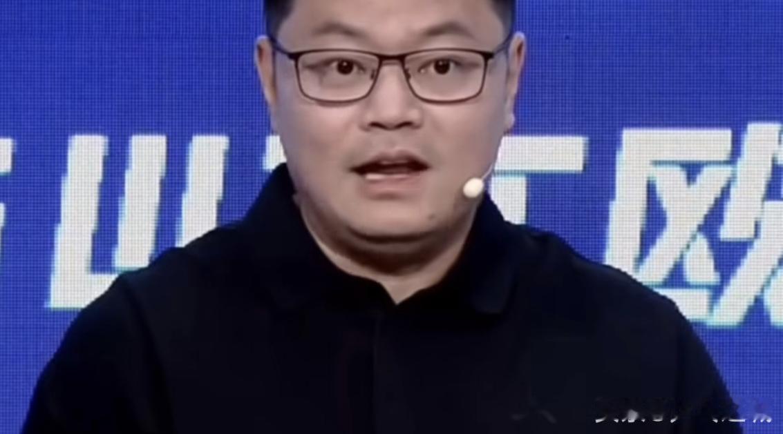 侯英超说:你在这儿叭叭叭说很轻松很简单。呃，我感觉咱们在这次呃这个瑞典大满贯