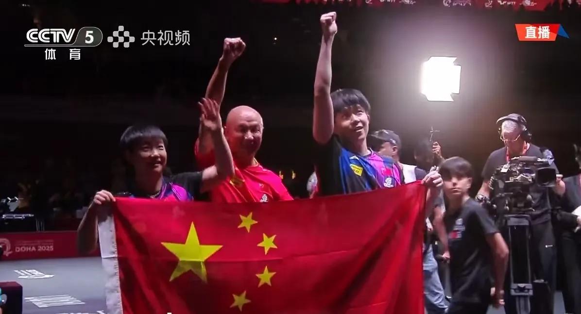 混双三连冠，如愿赢得复刻杯[赞][赞][赞]。​再许一个关于男单首冠和女单卫冕
