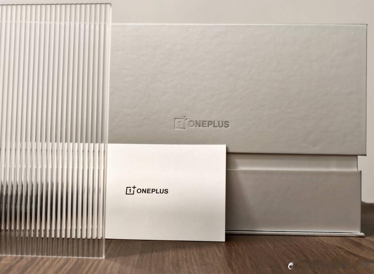 性能赛道进入新时代，收好旧手机，一加Ace6T是性能旗舰的全新选择！十二月