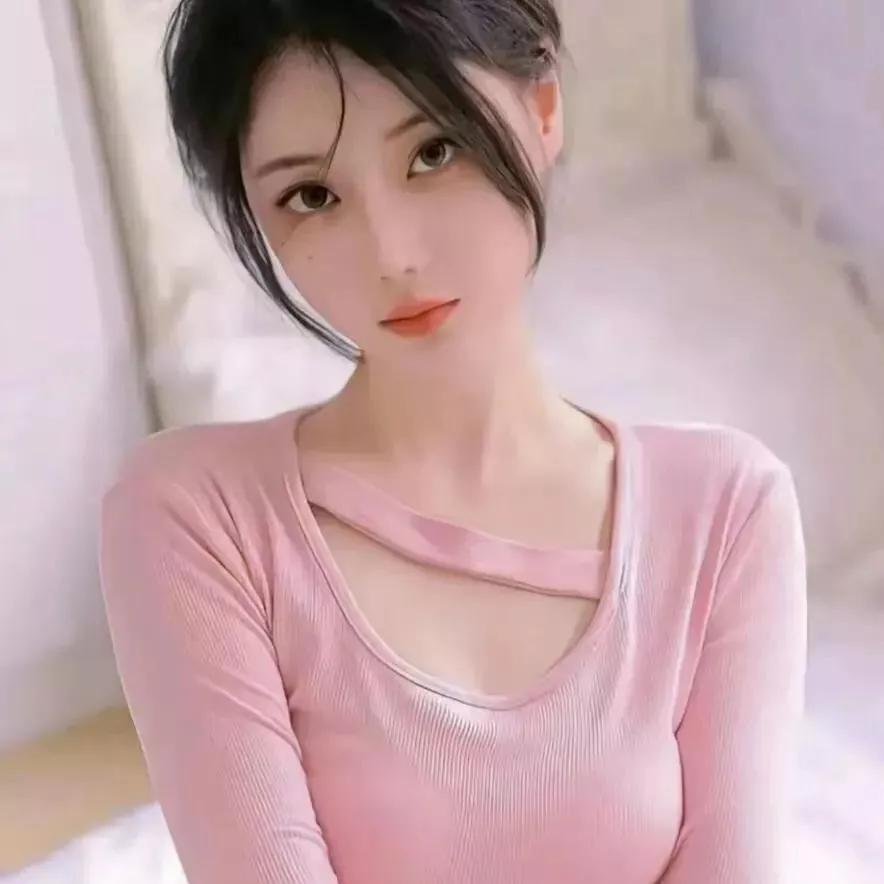 温柔的粉色毛衣，少女心满满的一天✨淡淡的粉色毛衣温柔粉色上衣温柔毛衣少女粉