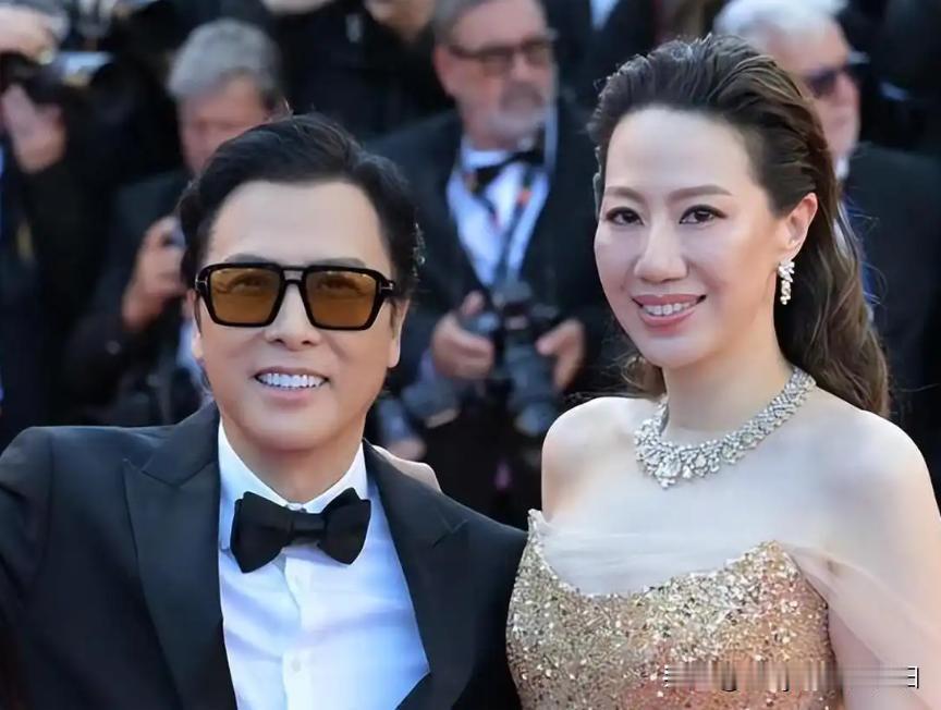 我很好奇，甄子丹这次会不会因为他老婆的无脑言论被封？事情的起因是香港大浦的这次