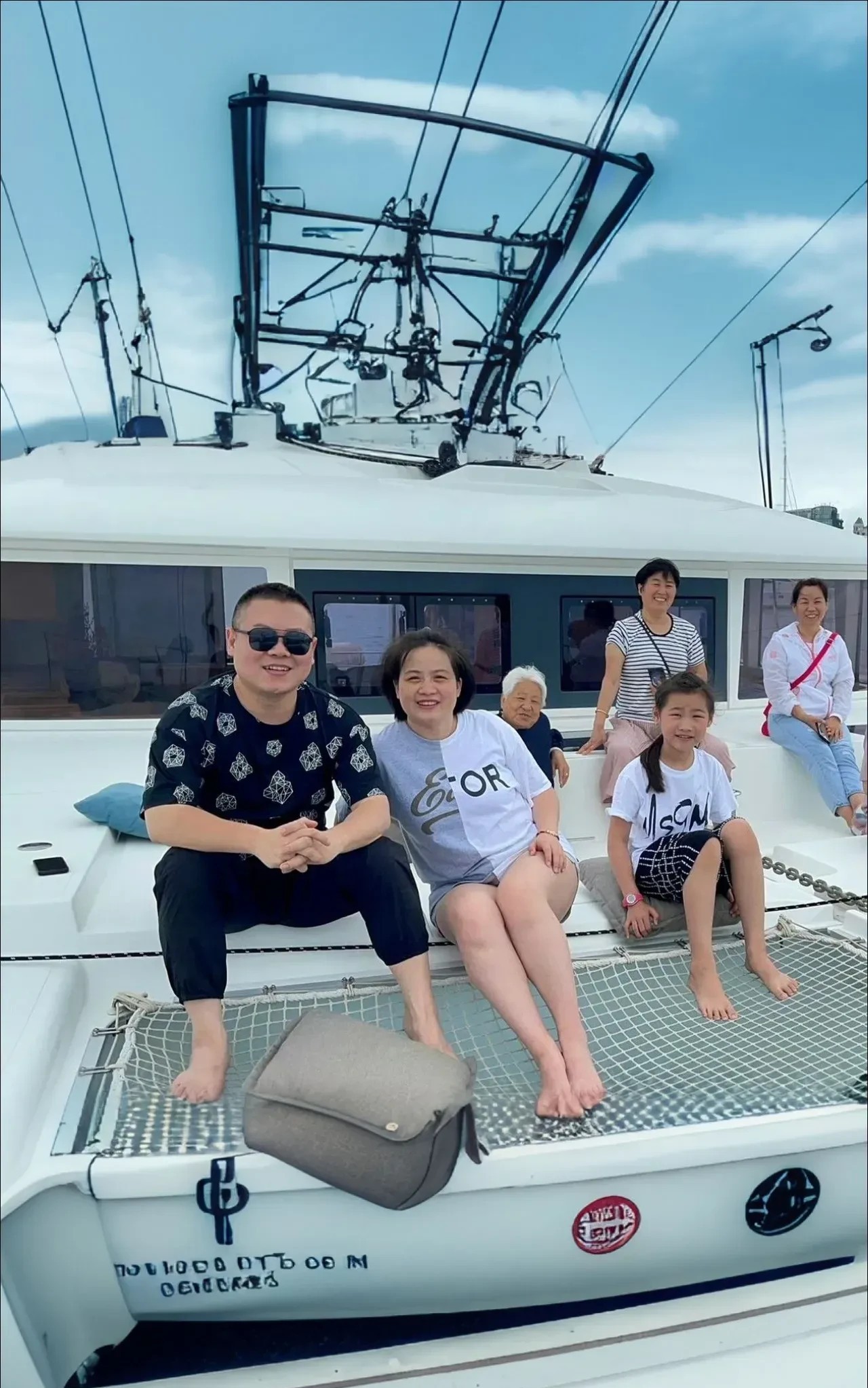 邱云鹏这游艇炫得……我竟然哑口无言。