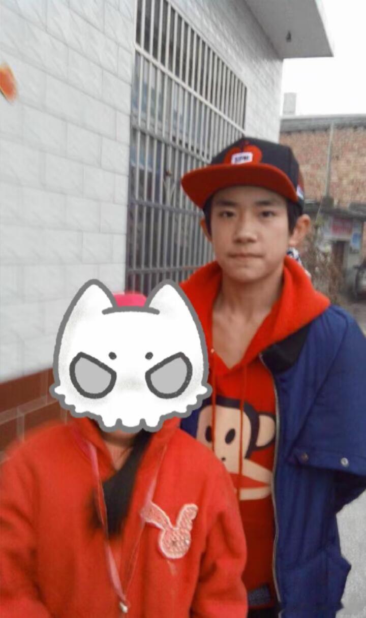 易烊千玺小时候过年回家好乖啊