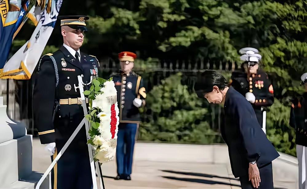 80年后，日本首相参拜美国阿灵顿公墓，刺痛了所有亚洲人没有永远的敌人，只有
