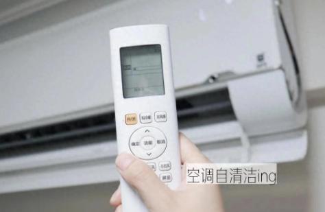 上周闺蜜跟我吐槽，家里空调一开就一股酸臭味，她花200块请人上门清洗。师傅拆开看