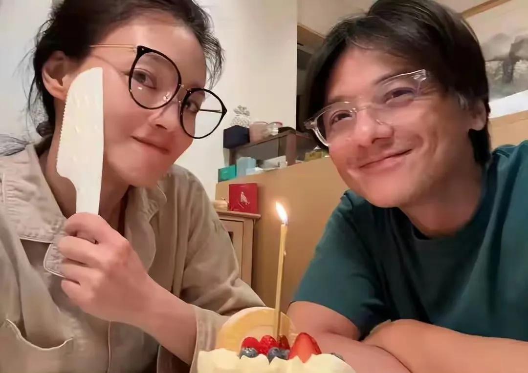 舒淇庆生冯德伦：老夫老妻的甜，全藏在一句‘靓佬’里！谁能想到，大明星秀恩爱也能