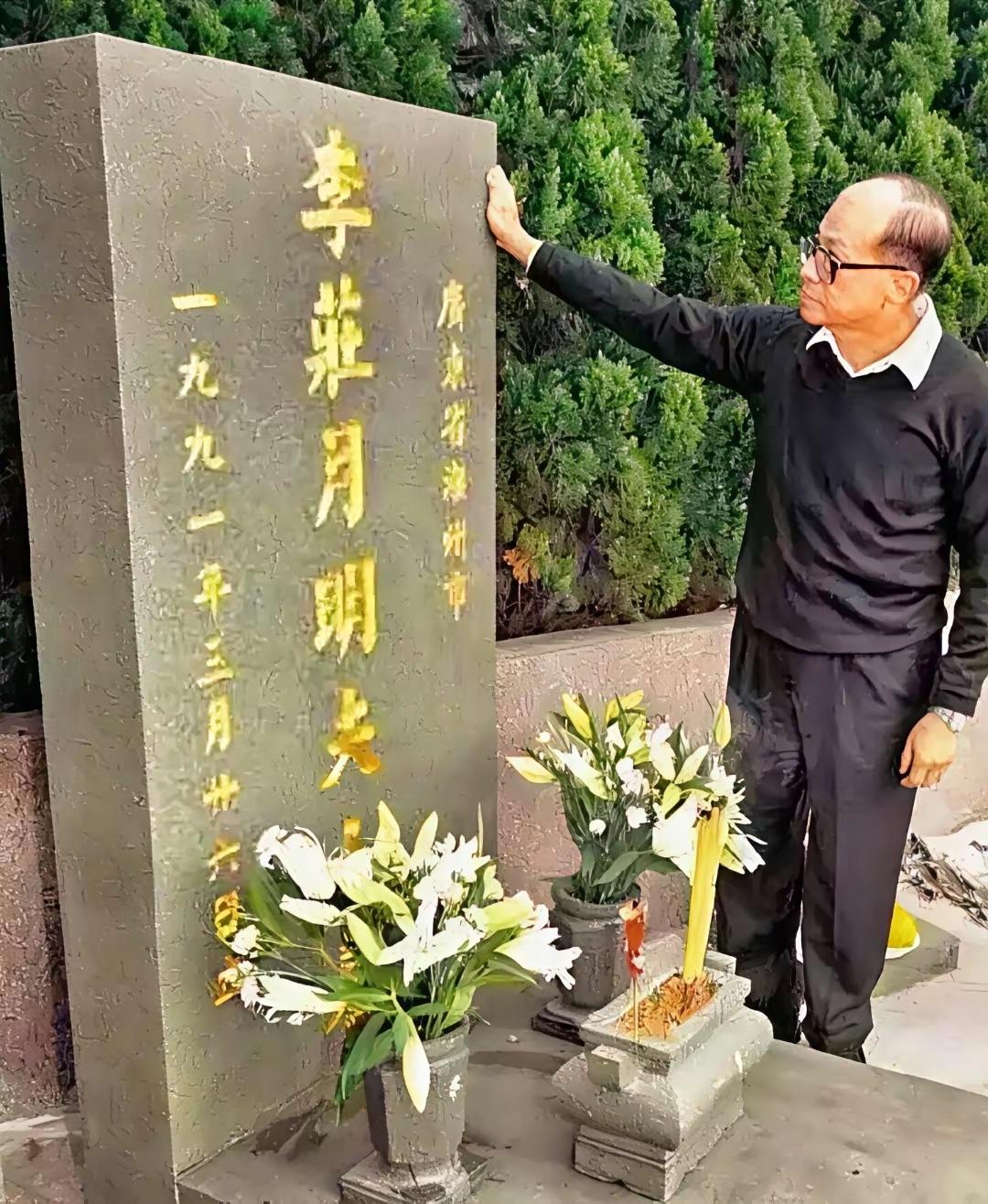 豪门原配，能有几个白头偕老？35年前，李嘉诚的原配妻子庄月明去世。他的发迹和妻