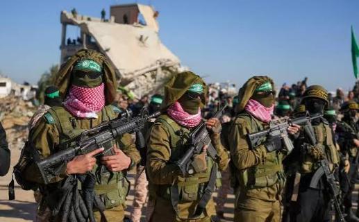 这次中东战争，哈马斯不仅没有参战支持伊朗，反而决定交出数千支自动步枪。关键是，哈