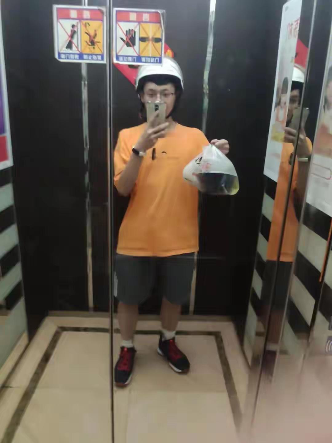 浙江宁波，一男同学刚刚高考完，觉得这个暑假特别漫长，想勤工俭学，门槛低一点，就去