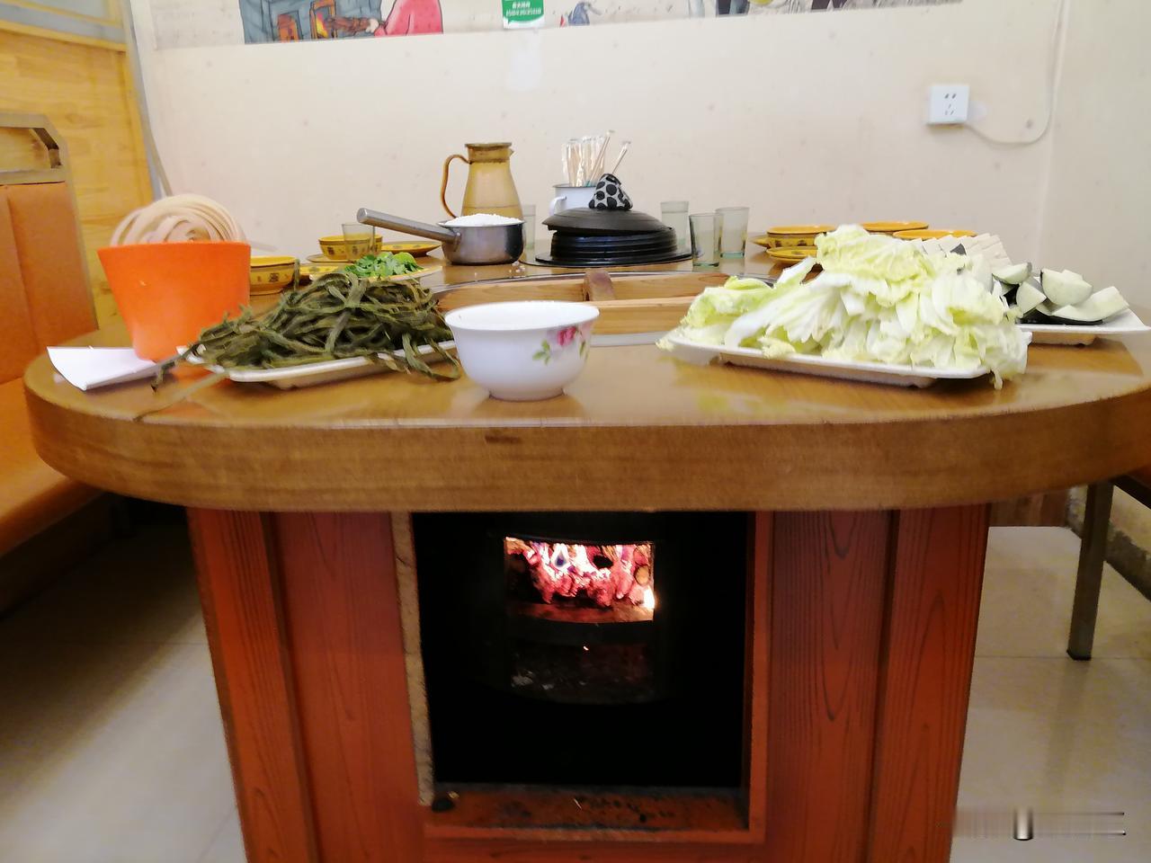 我的长篇小说《关东风雪情》还有一章，也就是大结局，明天更新。今天我歇一天。犹