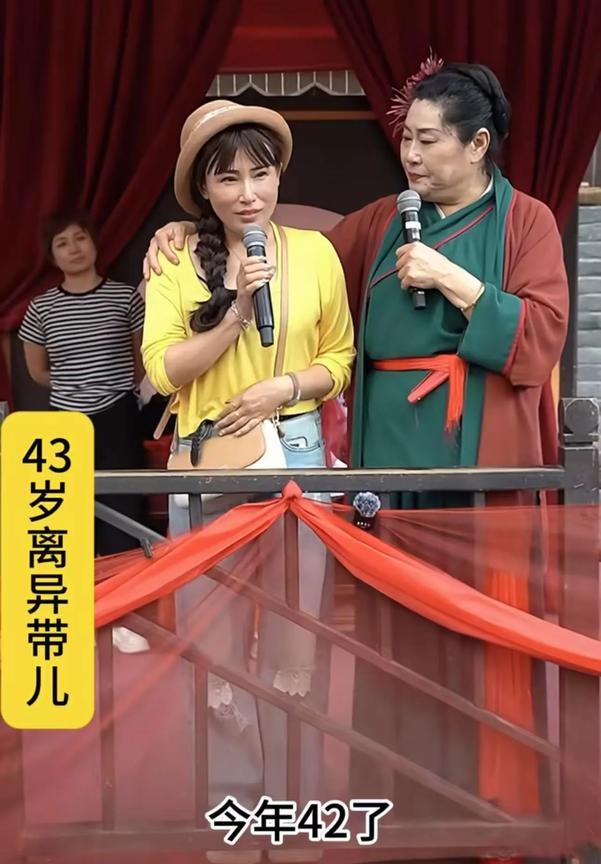 这是来相亲的吗？42岁离异带娃的女子上台找王婆相亲，不料，在简单自我介绍后，对另