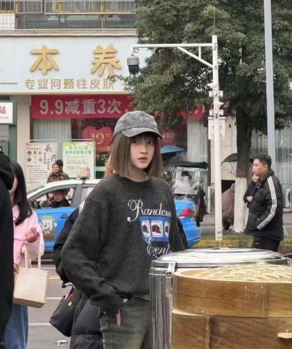 据说这才是线下肉眼看关晓彤的样子，天呐，好精致的五官！