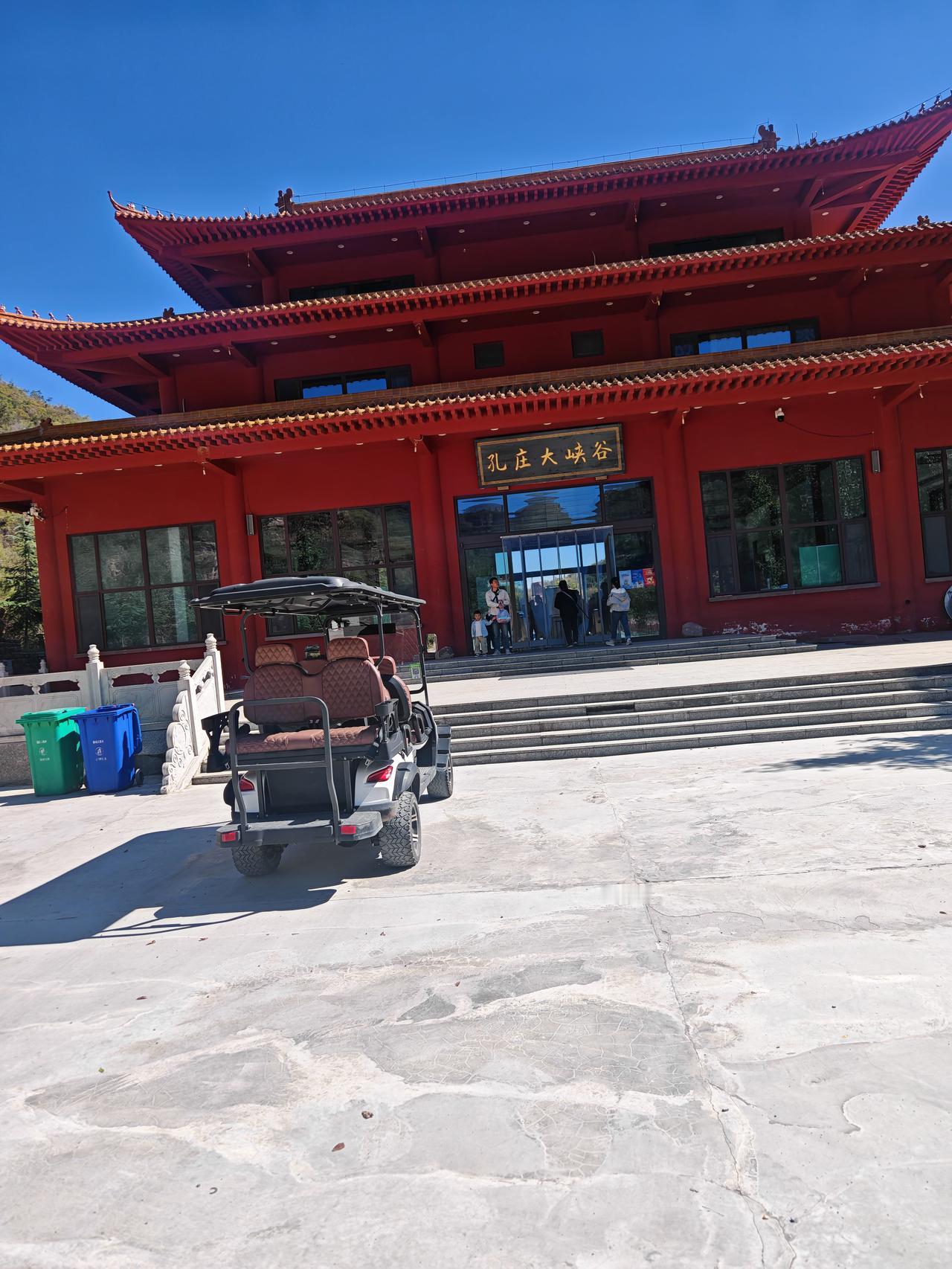 上周自驾跑了趟孔庄大峡谷，离沙河市区才33公里，顺着朱庄水库南侧的路开过去，没怎