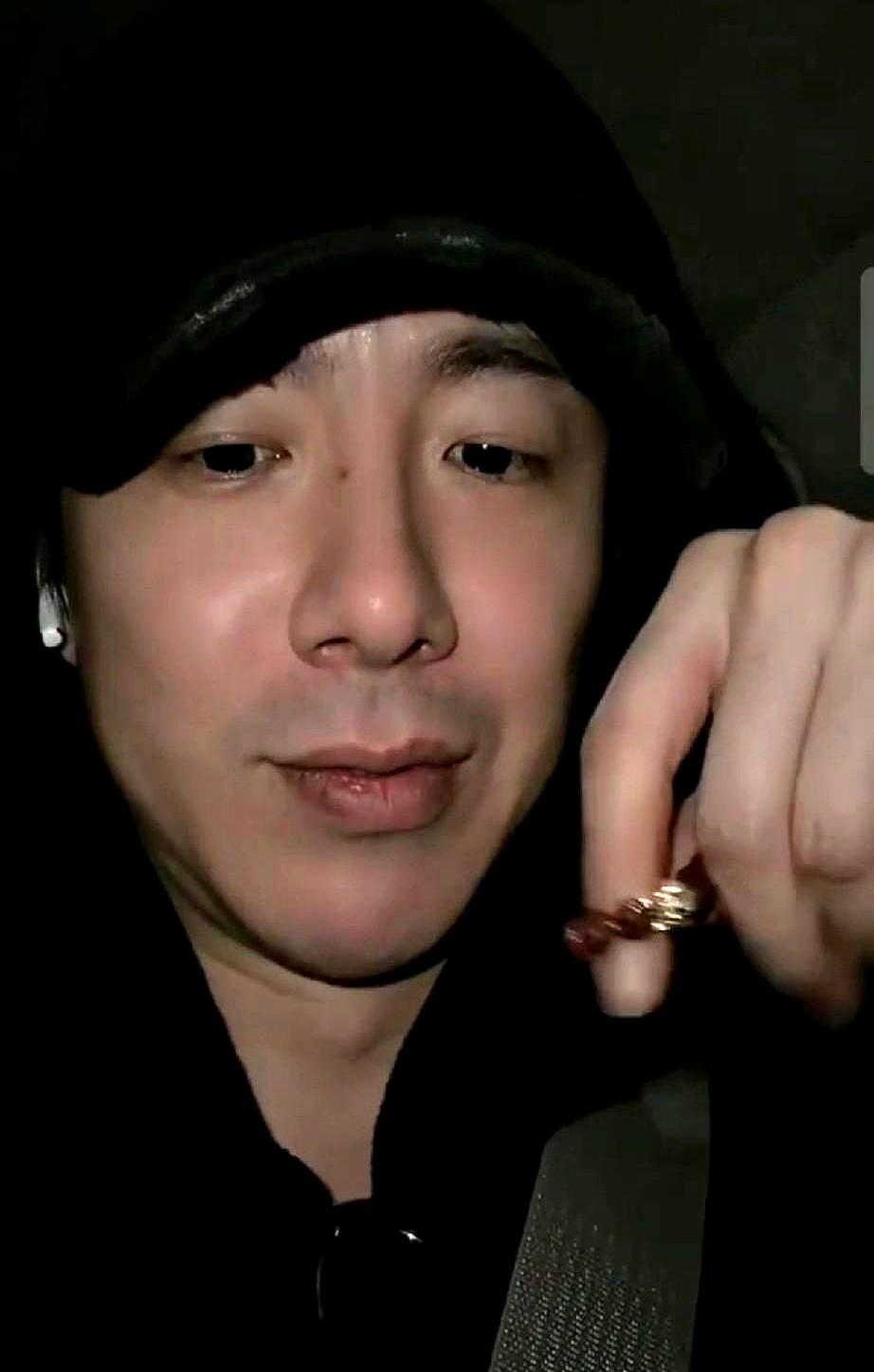 刘宇宁素颜直播真的太实在了！之前就听他念叨过，一上镜就显胖，所以一直跟体重“