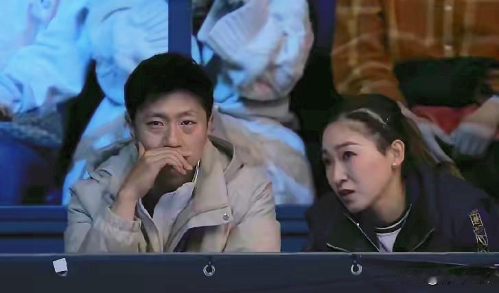 一个细节看明白，男队打完后，马龙去了哪里了？男队比赛的时候，马龙和林诗雯坐