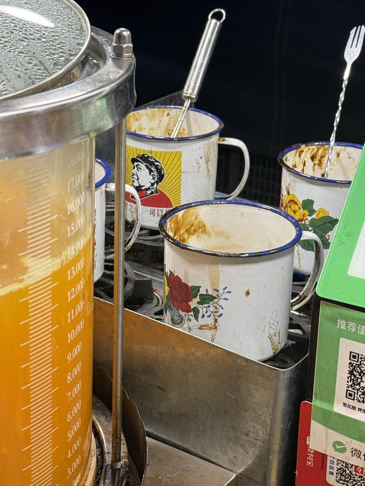 3窗外寒风起，屋内梨香浓。冬天最好的安慰，是捧在手心的暖。