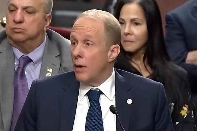 昨天，美国战争部副部长范伯格对媒体表示:“俄中双方代表周三在莫斯科就反导防御及战