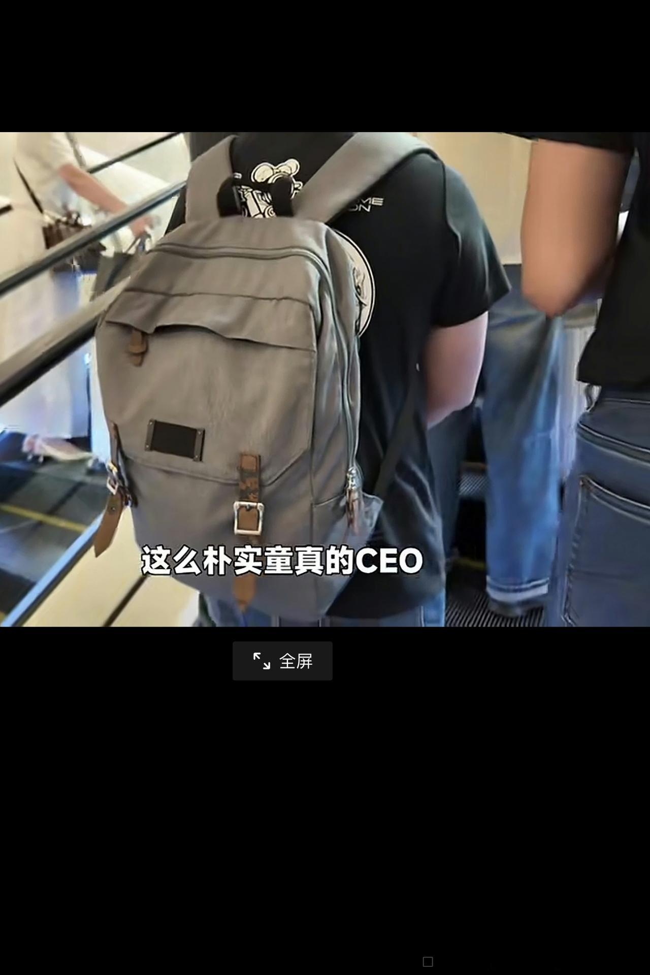 大家看看：张雪有多节省！近日，“张雪机车”创始人张雪乘飞机去外地开会，有三个小