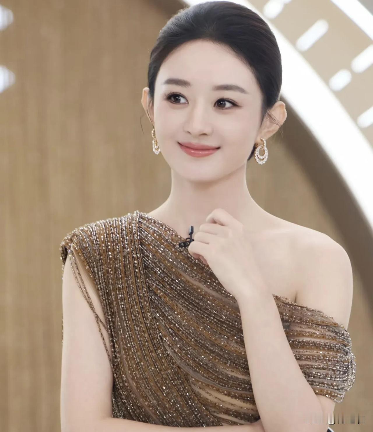 目前为止赵丽颖对事业已经没有年轻时候的冲劲了，因为内娱现在买股的基本上是年轻花。