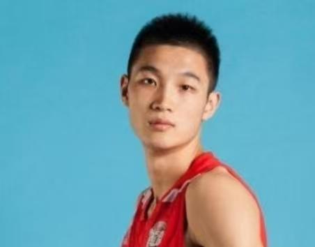 伤病牵绊，朱旭航未能与新疆完成续约朱旭航受长期伤病困扰，休赛期没能和新疆男