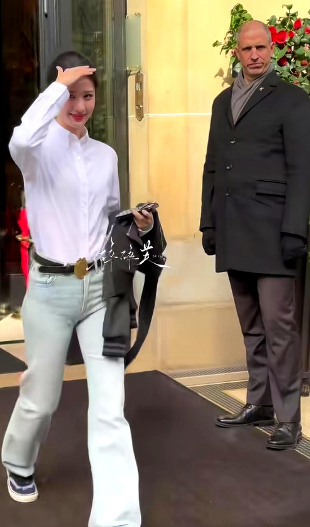 连172厘米的顶配身材，都会被一条女装牛仔裤轻易毁掉。王楚然现身机场，高定