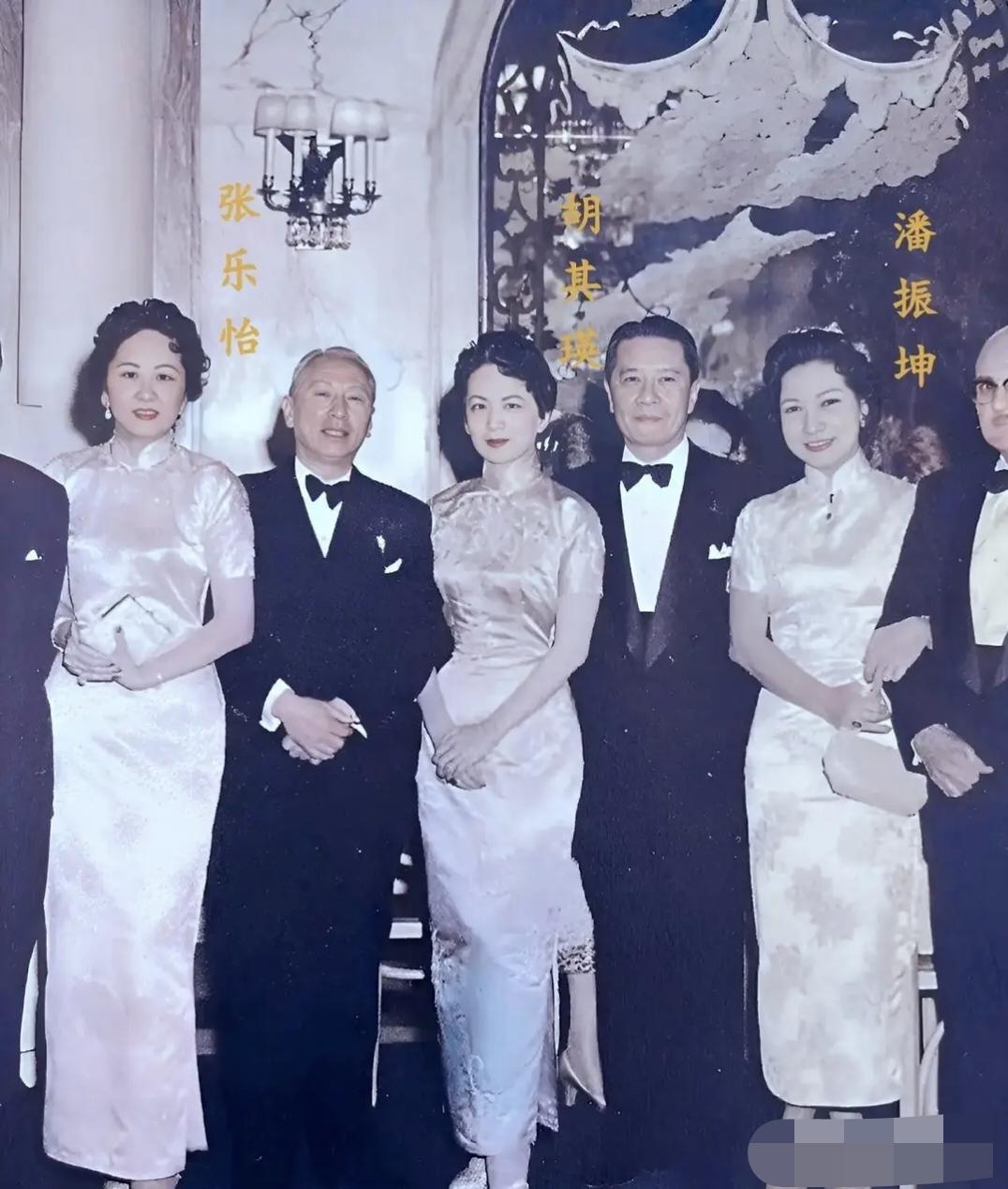 1950年代的美国纽约，民国时期顶级名媛与政商精英在上流社会聚会中的珍贵合影。人